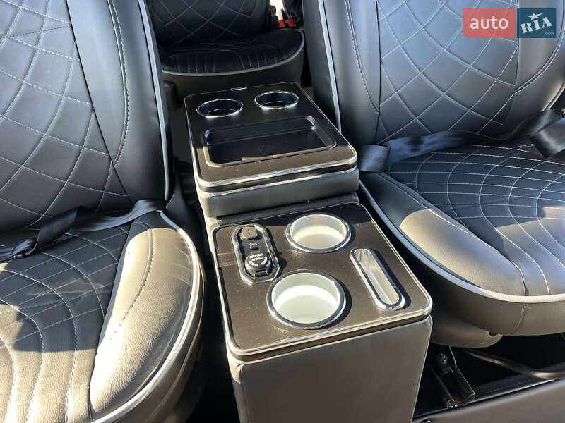 Минивэн Volkswagen Multivan 2018 в Черновцах