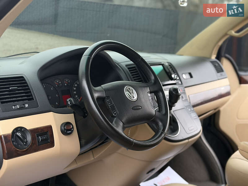 Минивэн Volkswagen Multivan 2009 в Берегово