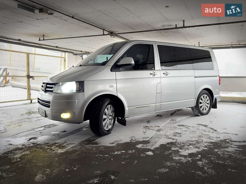 Мінівен Volkswagen Multivan 2011 в Києві