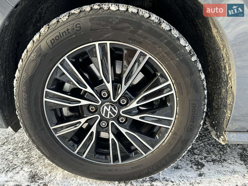 Минивэн Volkswagen Multivan 2023 в Киеве