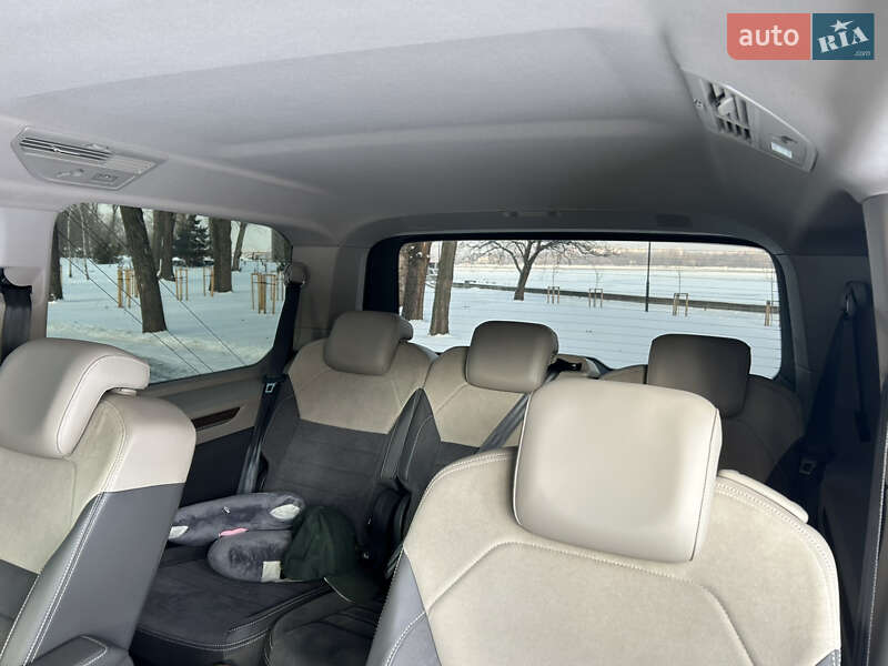 Минивэн Volkswagen Multivan 2023 в Киеве