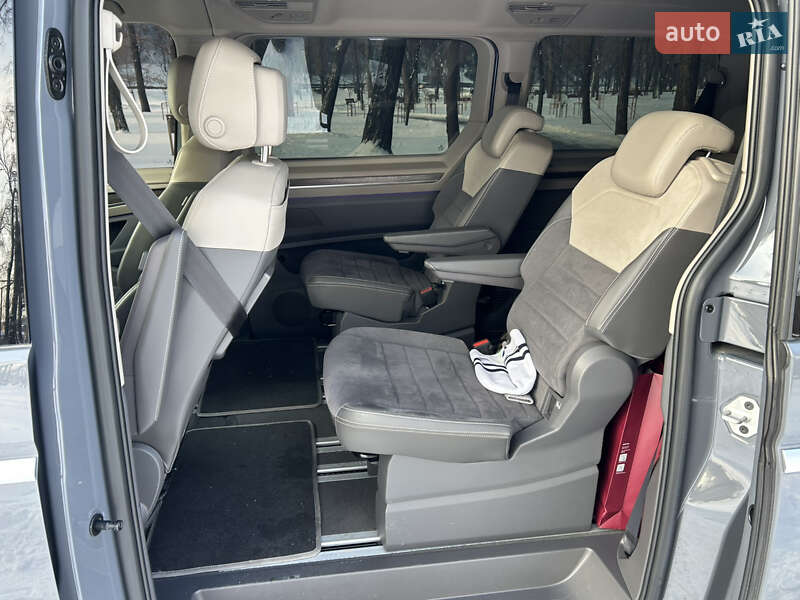 Минивэн Volkswagen Multivan 2023 в Киеве
