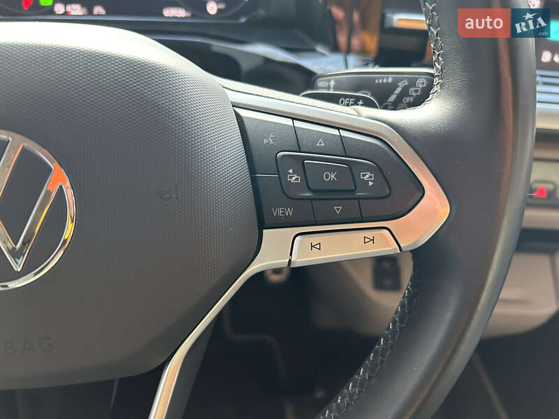 Минивэн Volkswagen Multivan 2023 в Киеве
