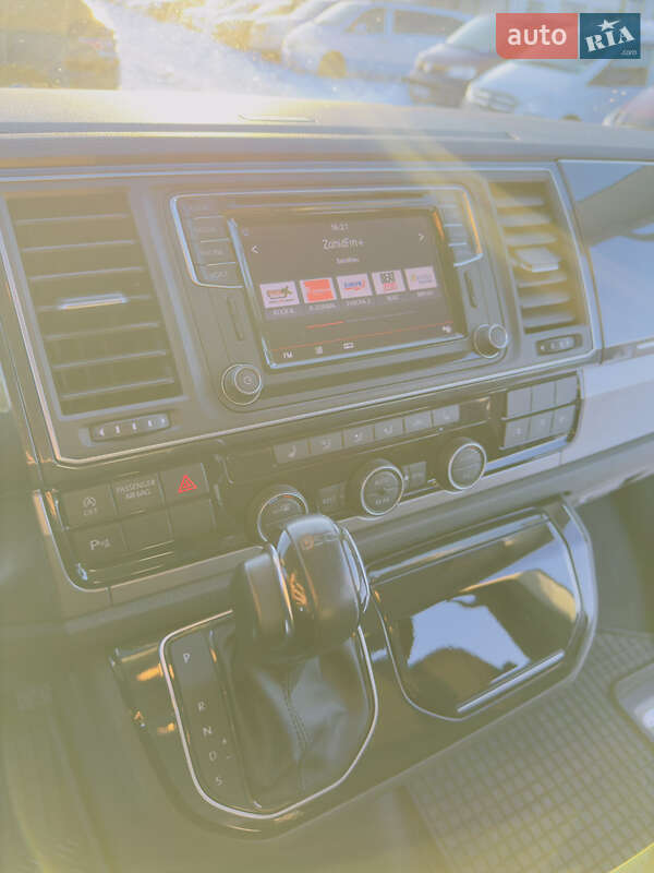 Минивэн Volkswagen Multivan 2018 в Иршаве