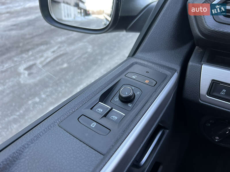 Минивэн Volkswagen Multivan 2020 в Киеве