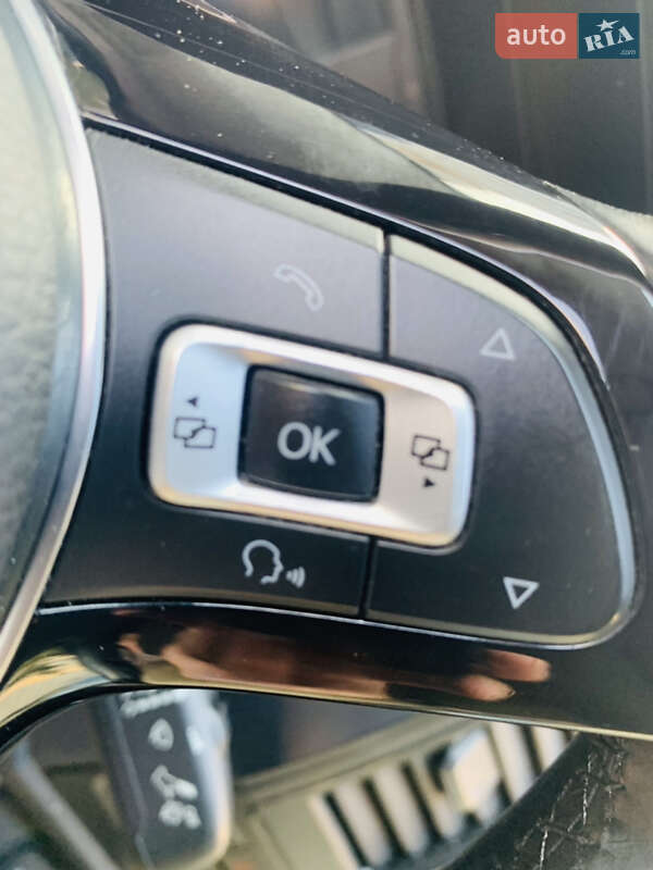 Минивэн Volkswagen Multivan 2016 в Киеве фото 15 Минивэн Volkswagen Multivan 2016 в Киеве