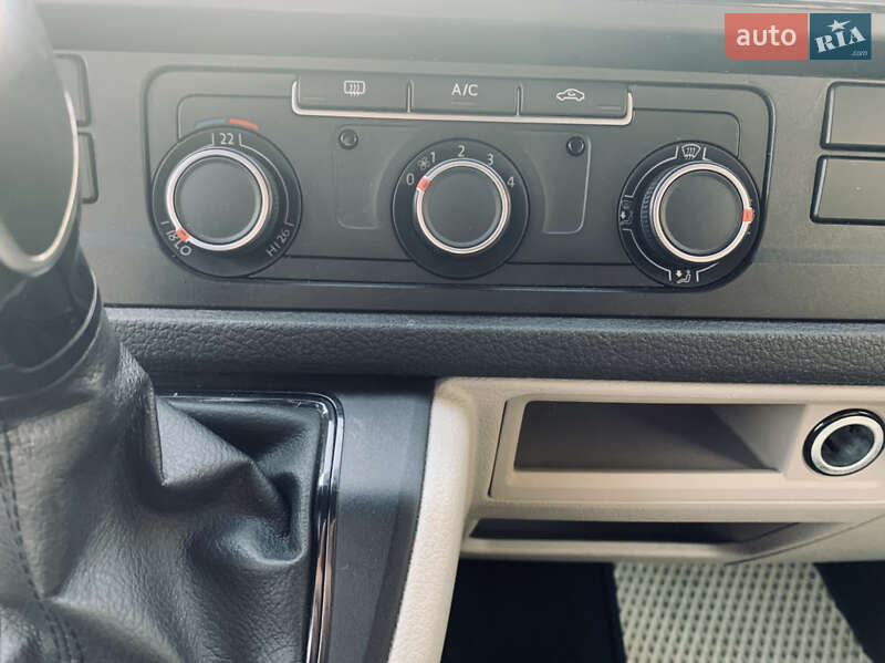 Минивэн Volkswagen Multivan 2016 в Киеве фото 25 Минивэн Volkswagen Multivan 2016 в Киеве