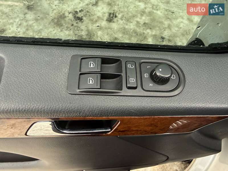 Минивэн Volkswagen Multivan 2011 в Киеве фото 17 Минивэн Volkswagen Multivan 2011 в Киеве