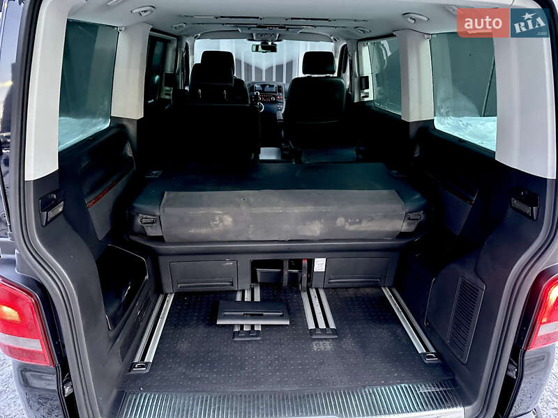 Минивэн Volkswagen Multivan 2011 в Киеве