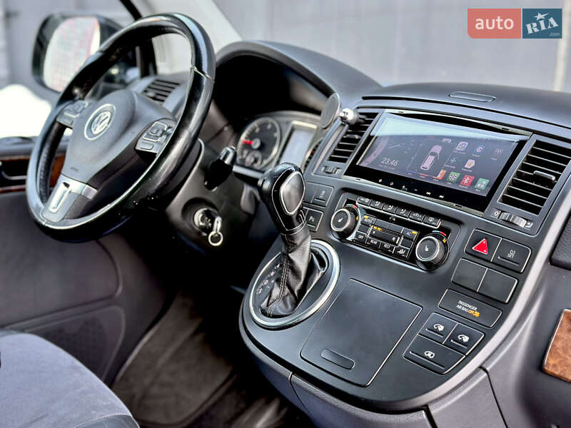 Минивэн Volkswagen Multivan 2011 в Киеве