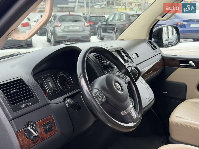Минивэн Volkswagen Multivan 2014 в Киеве