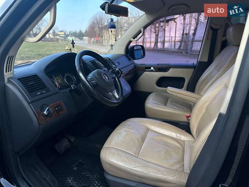 Минивэн Volkswagen Multivan 2011 в Ивано-Франковске