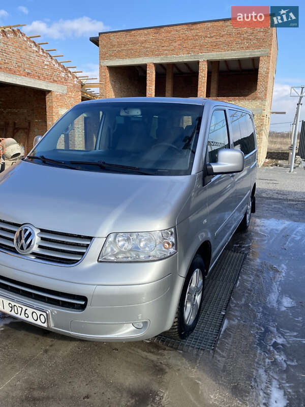 Минивэн Volkswagen Multivan 2006 в Львове
