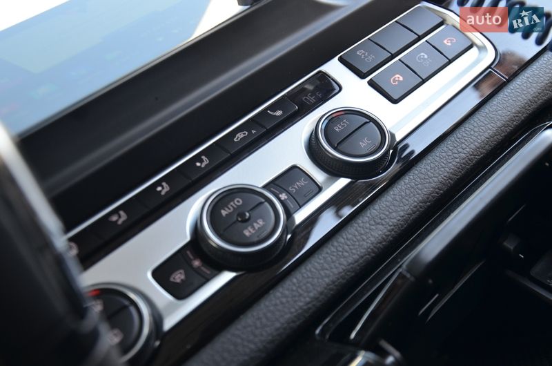 Мінівен Volkswagen Multivan 2016 в Дрогобичі