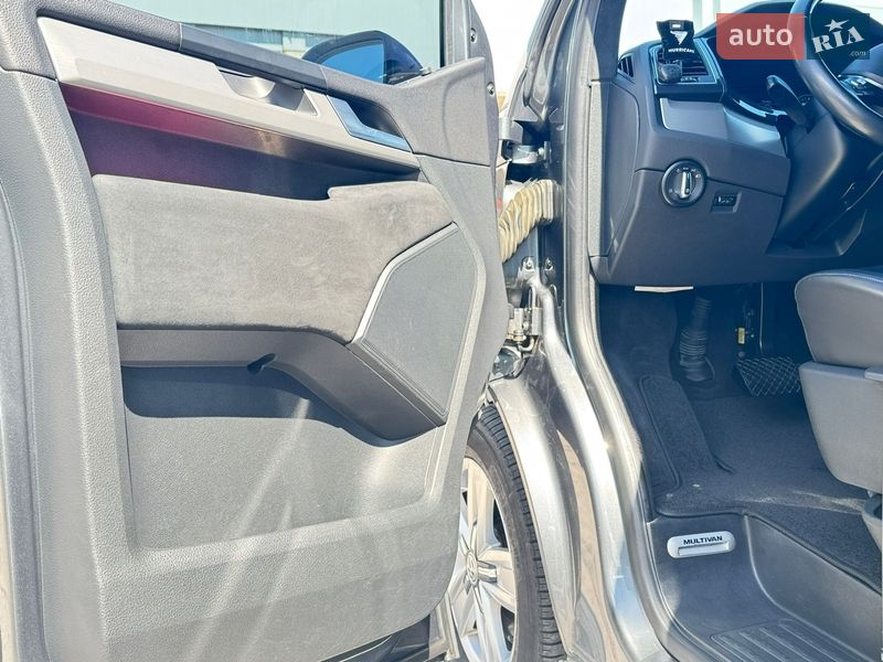 Минивэн Volkswagen Multivan 2016 в Киеве