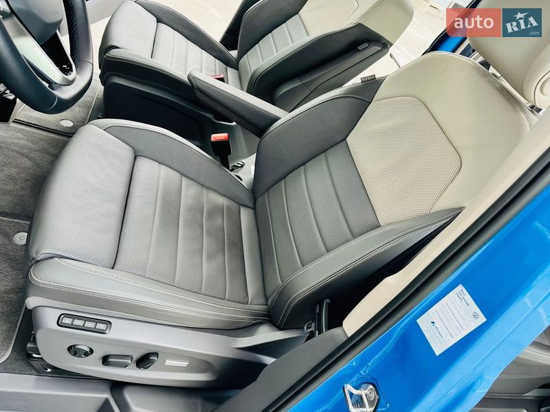 Минивэн Volkswagen Multivan 2023 в Киеве