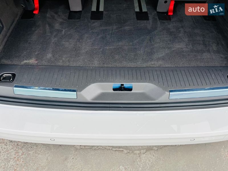 Минивэн Volkswagen Multivan 2023 в Киеве