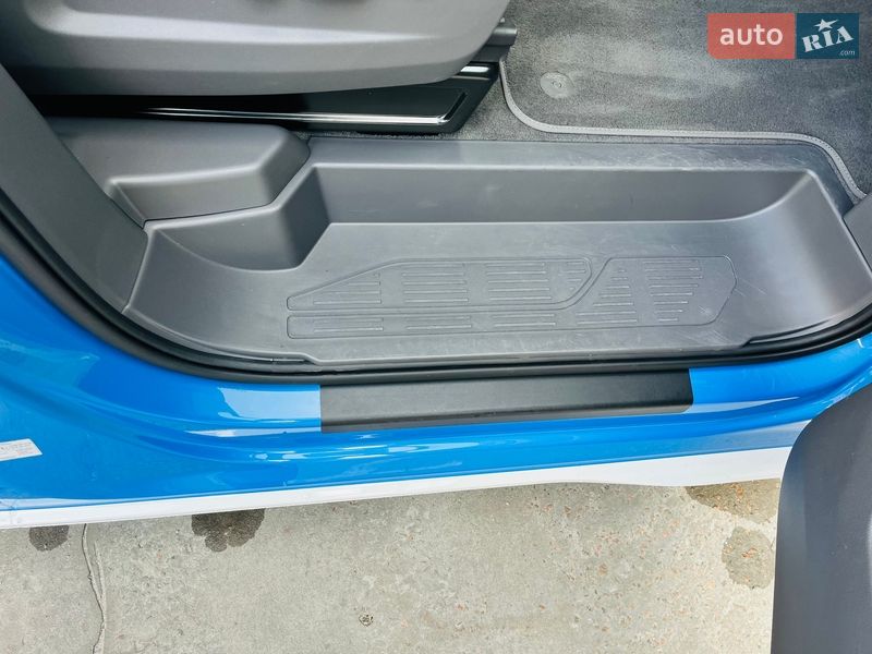 Минивэн Volkswagen Multivan 2023 в Киеве