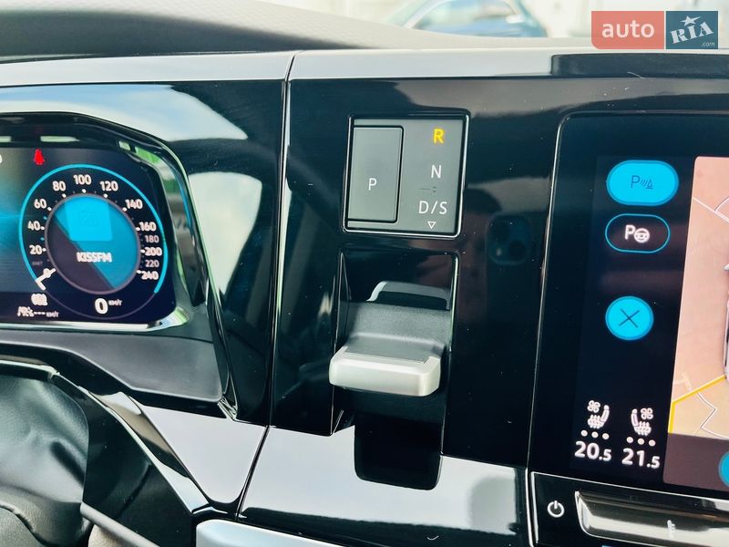 Минивэн Volkswagen Multivan 2023 в Киеве