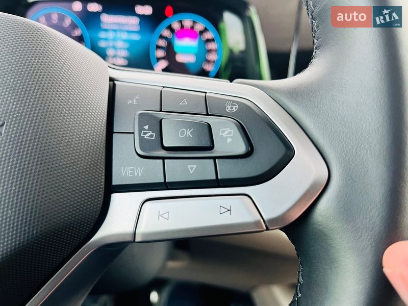 Минивэн Volkswagen Multivan 2023 в Киеве