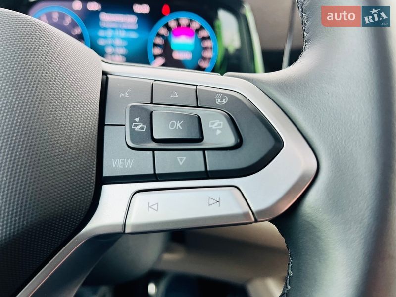 Минивэн Volkswagen Multivan 2023 в Киеве