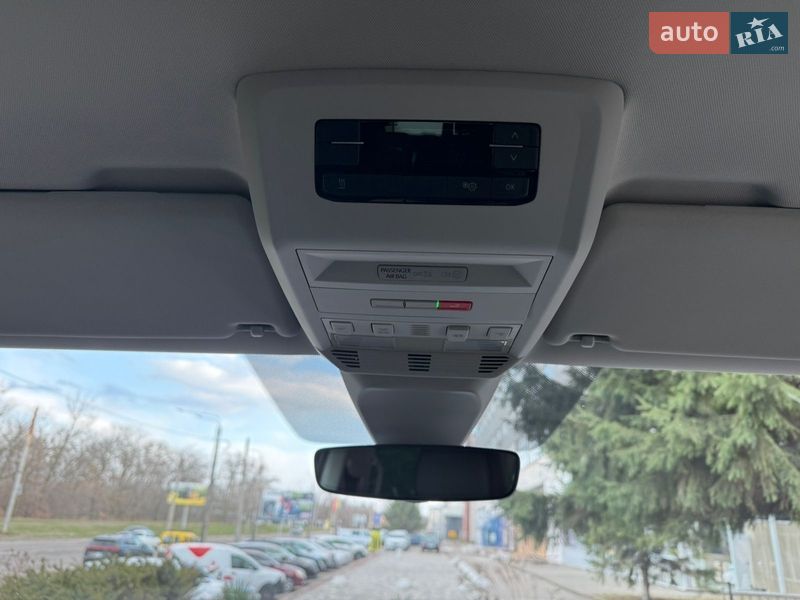 Минивэн Volkswagen Multivan 2023 в Киеве