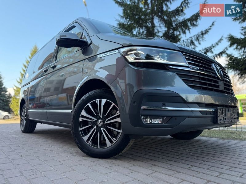 Минивэн Volkswagen Multivan 2023 в Киеве