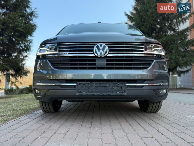 Минивэн Volkswagen Multivan 2023 в Киеве