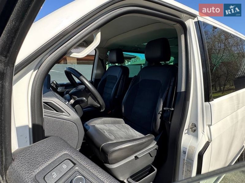Мінівен Volkswagen Multivan 2016 в Хмельницькому