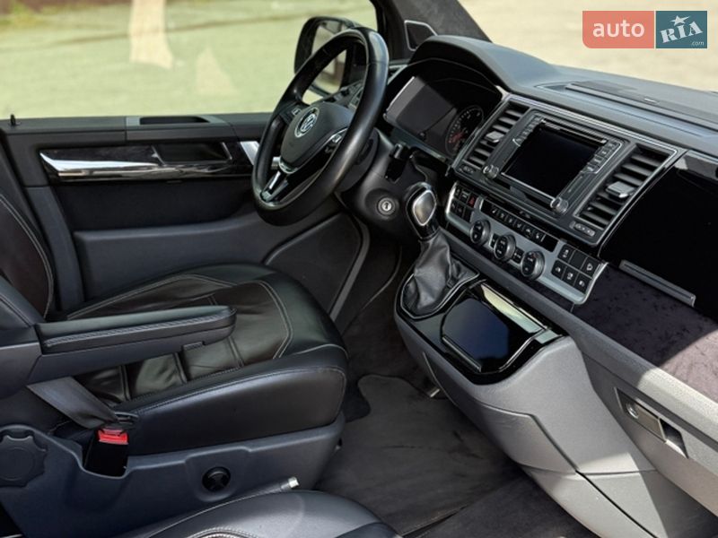 Мінівен Volkswagen Multivan 2017 в Дніпрі
