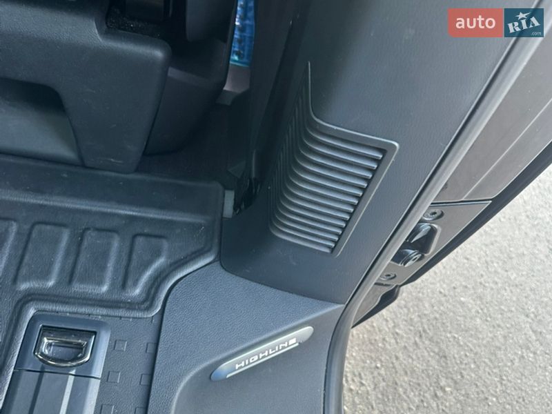 Минивэн Volkswagen Multivan 2024 в Киеве