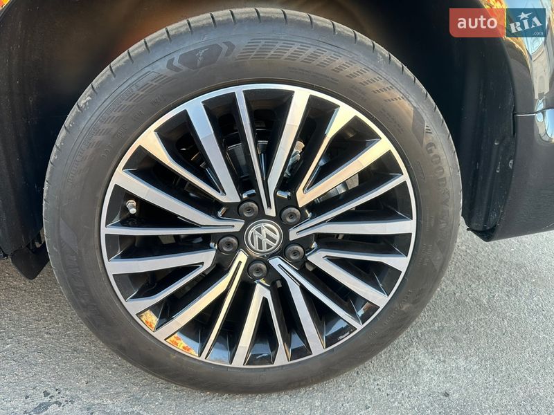 Минивэн Volkswagen Multivan 2024 в Киеве