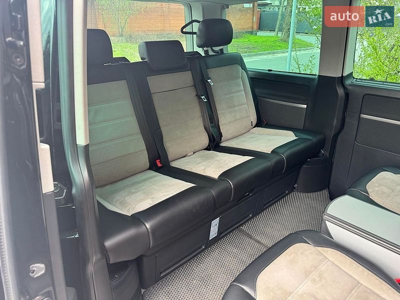Минивэн Volkswagen Multivan 2015 в Новомосковске