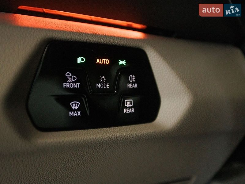 Минивэн Volkswagen Multivan 2024 в Черновцах