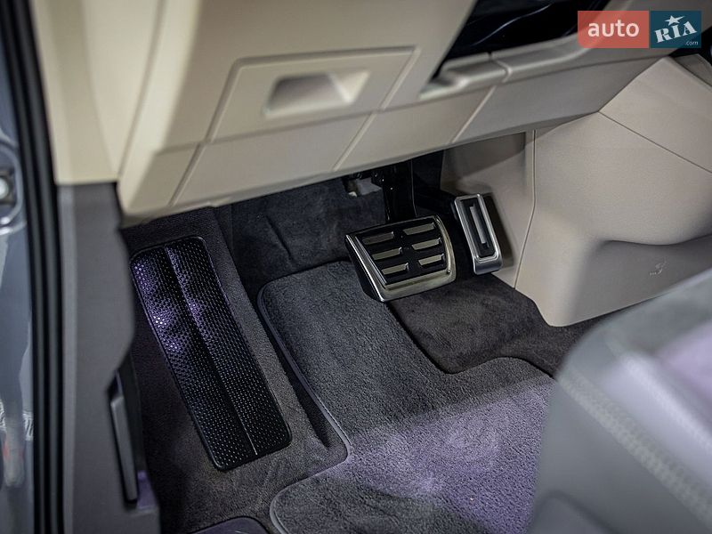 Минивэн Volkswagen Multivan 2022 в Черновцах