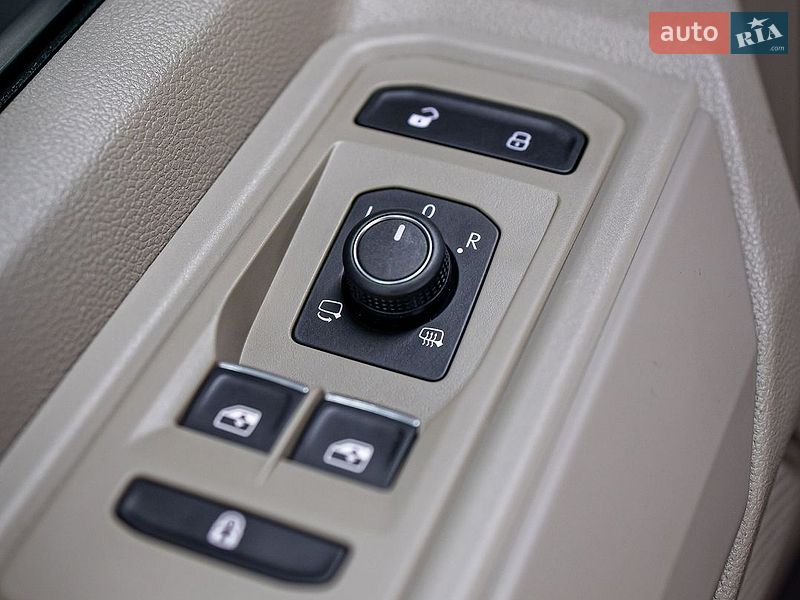 Минивэн Volkswagen Multivan 2022 в Черновцах