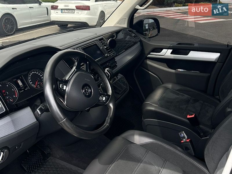 Минивэн Volkswagen Multivan 2016 в Киеве