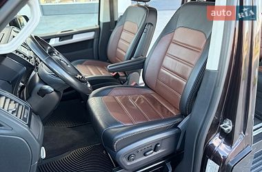 Мінівен Volkswagen Multivan 2017 в Чернівцях