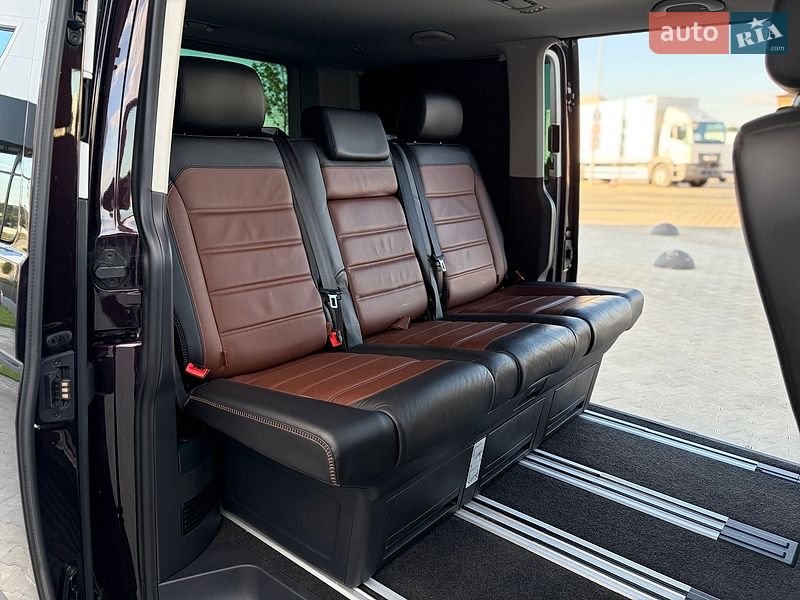 Мінівен Volkswagen Multivan 2017 в Чернівцях