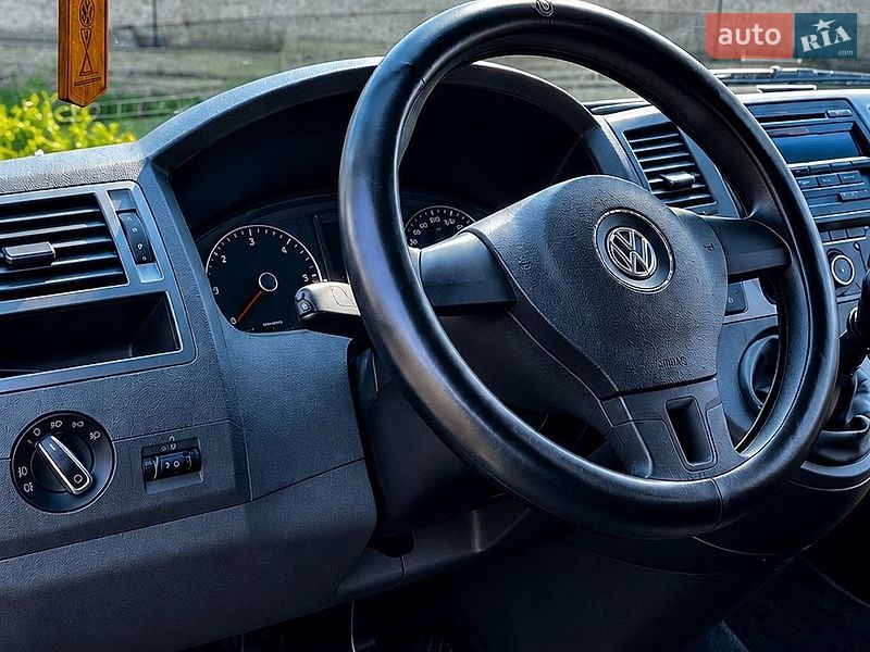 Минивэн Volkswagen Multivan 2011 в Киеве