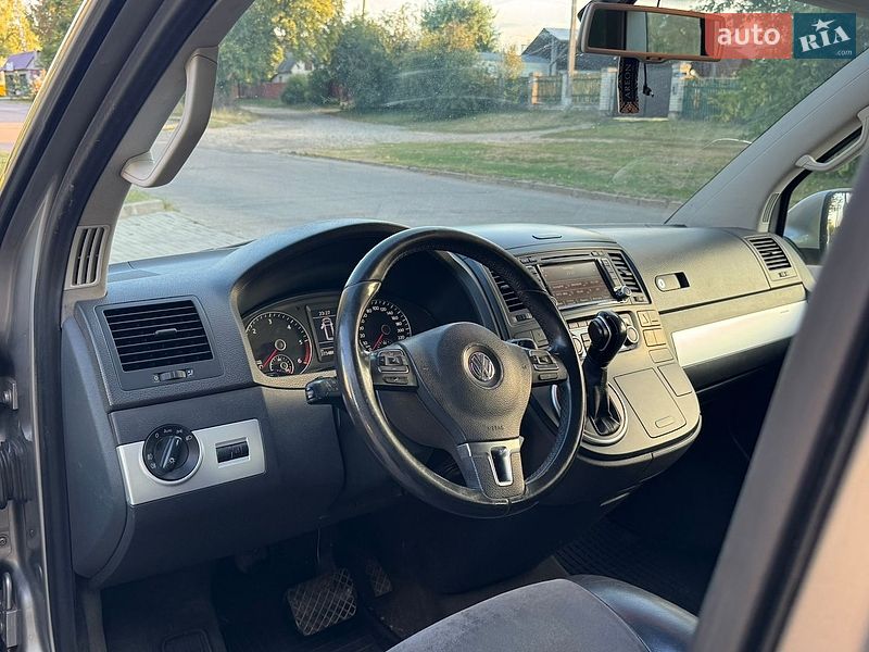 Минивэн Volkswagen Multivan 2012 в Каменке