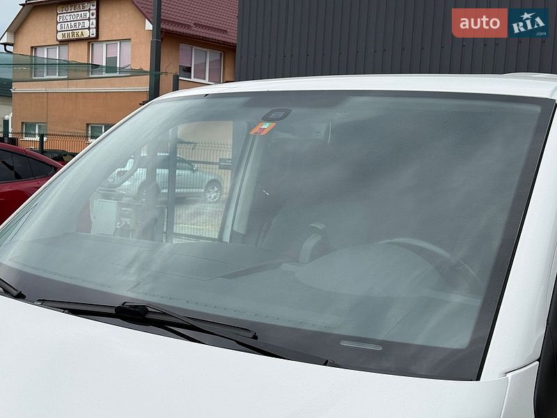 Минивэн Volkswagen Multivan 2012 в Мукачево