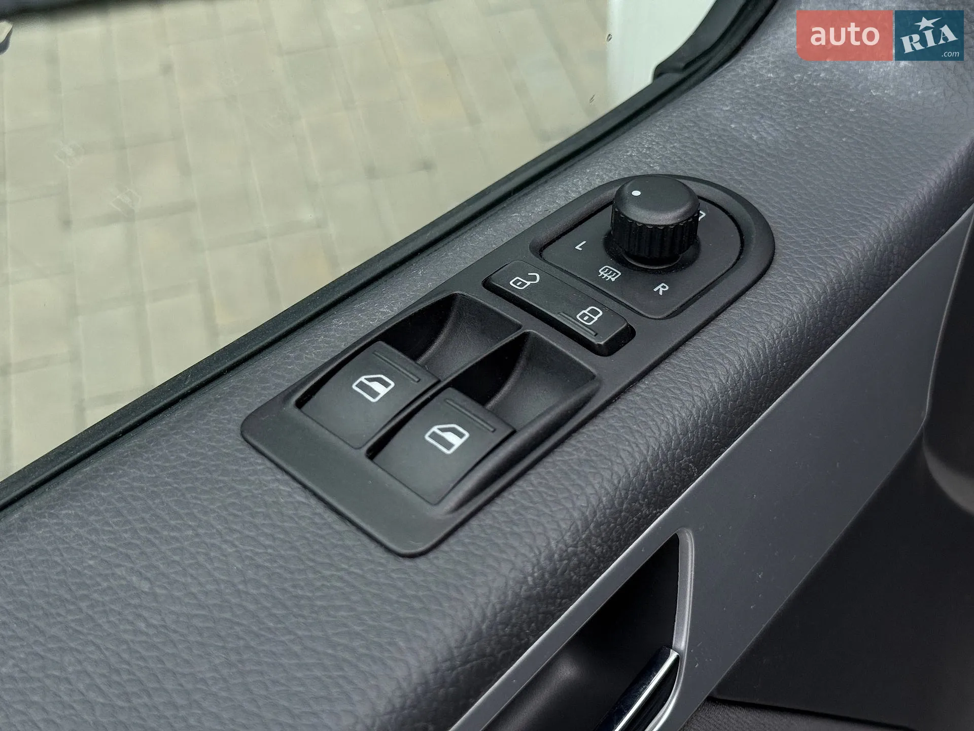 2012 Volkswagen Multivan - мініатюра 29
