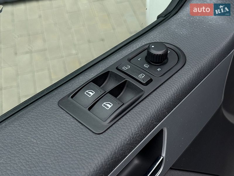 Минивэн Volkswagen Multivan 2012 в Мукачево