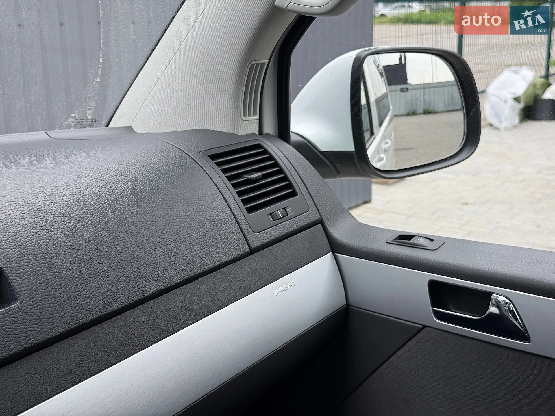 2012 Volkswagen Multivan - мініатюра 35