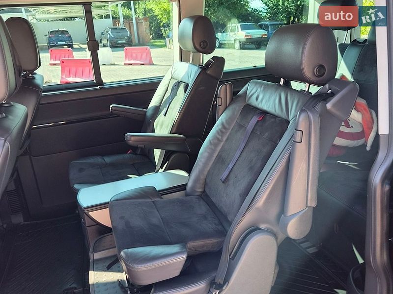 Минивэн Volkswagen Multivan 2017 в Черновцах
