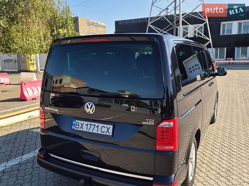 Минивэн Volkswagen Multivan 2017 в Черновцах