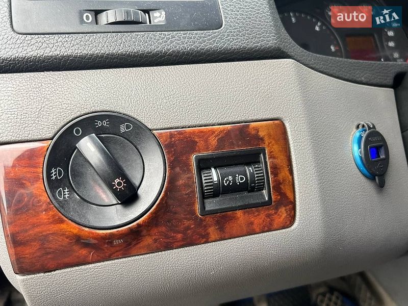 Минивэн Volkswagen Multivan 2008 в Киеве