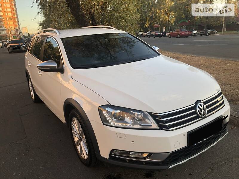 Універсал Volkswagen Passat Alltrack 2014 в Києві