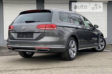 Универсал Volkswagen Passat Alltrack 2017 в Киеве